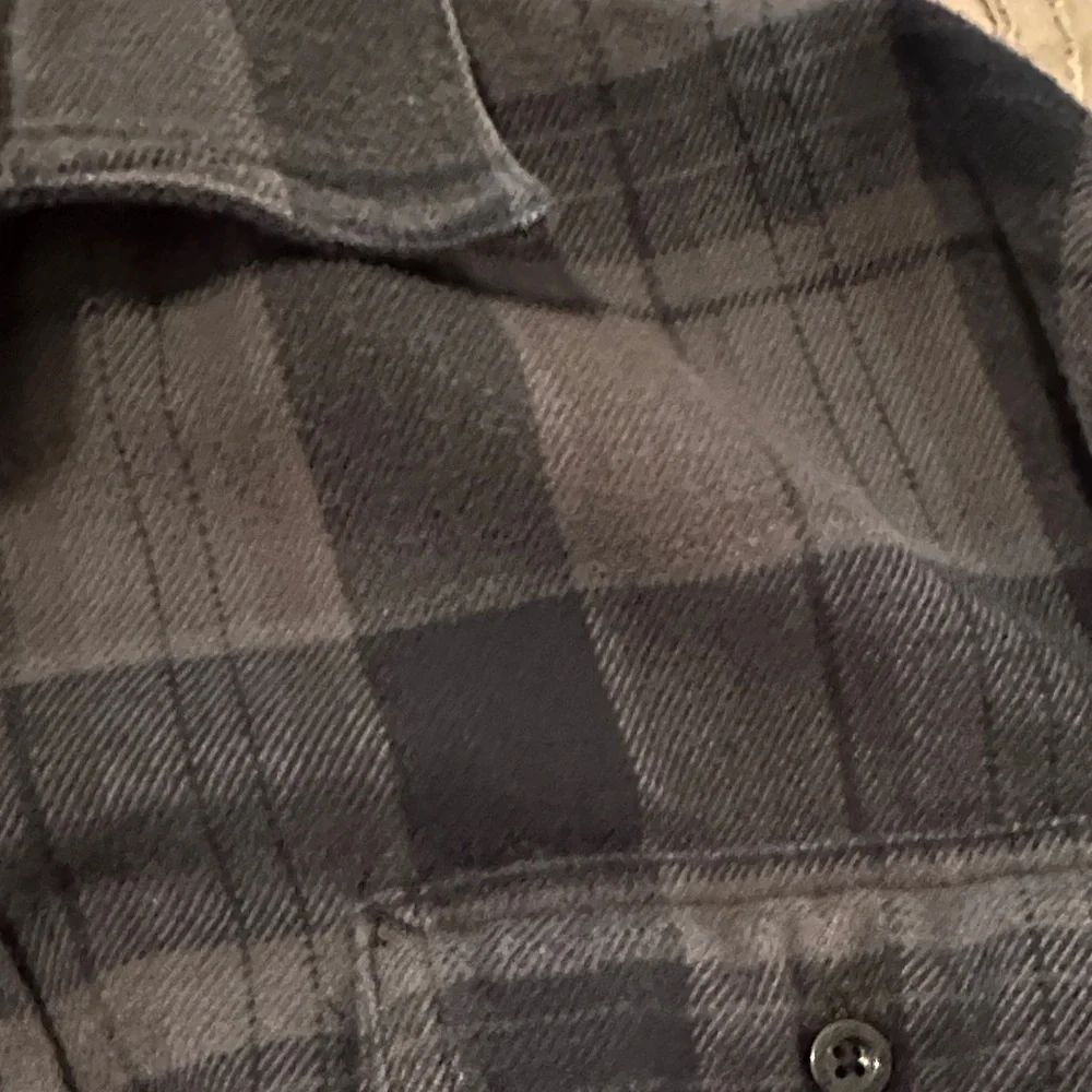The North Face Men's Dark Plaid Button Down Shirt size large